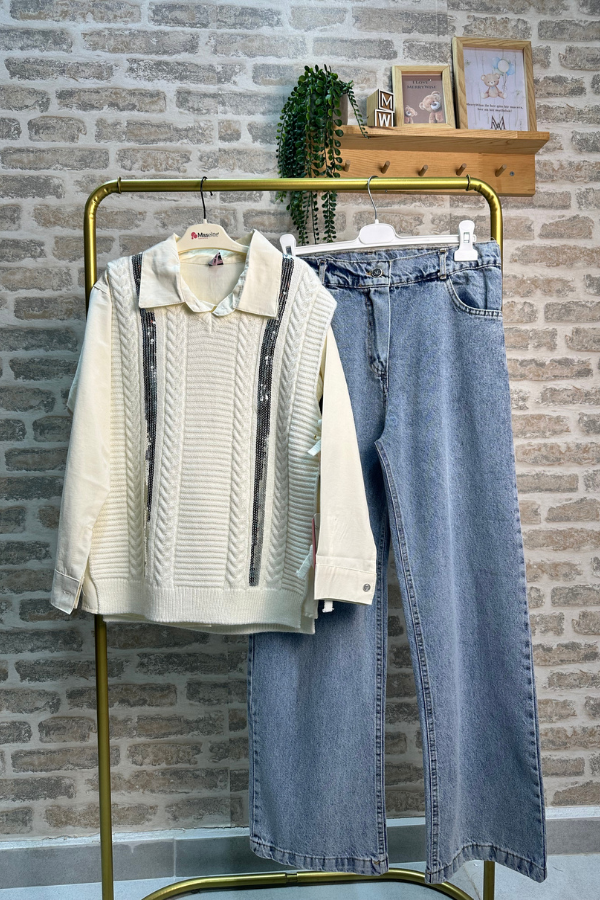 13 Yaş Kız Çocuk Triko Takım – Beyaz Üst ve Jean Pantolon Şık Günlük Kombin